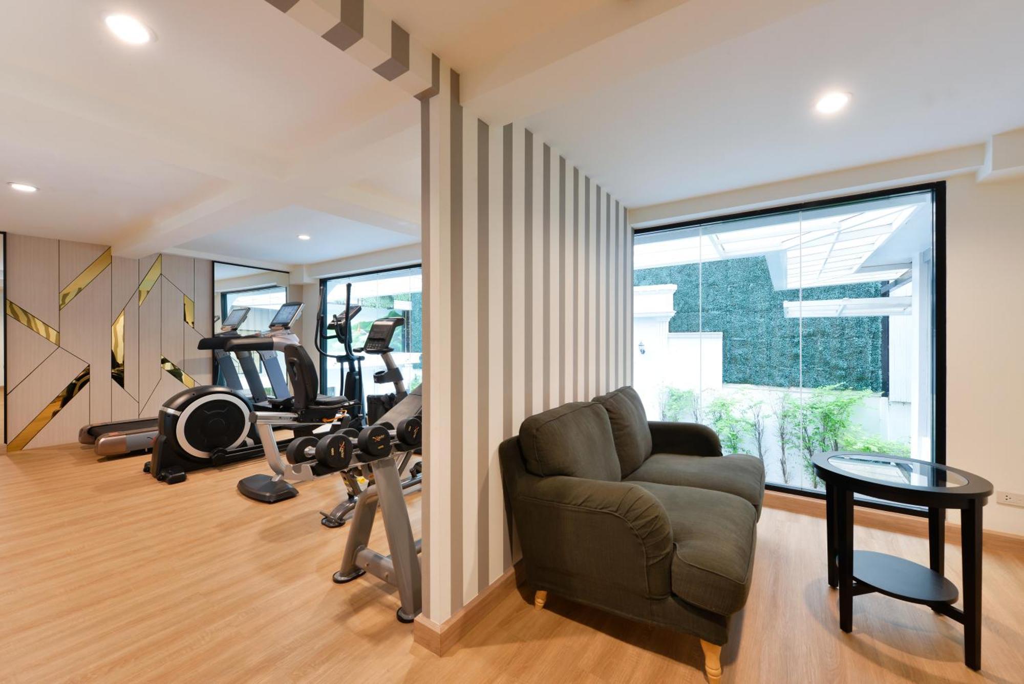 Villa De Pranakorn Бангкок Экстерьер фото The gym at the residence