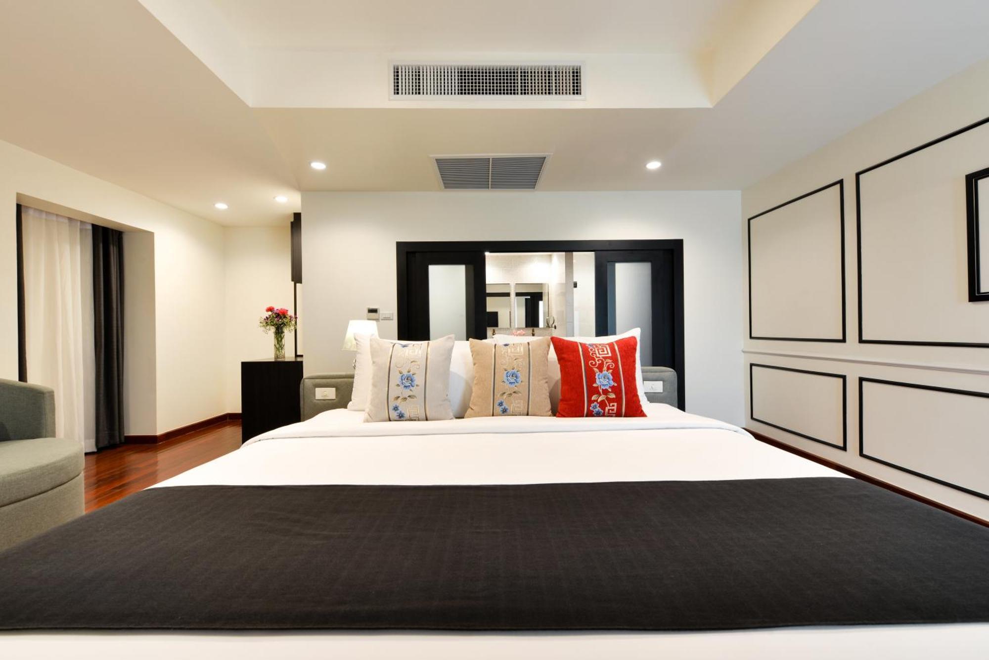 Villa De Pranakorn Бангкок Экстерьер фото Deluxe Suite